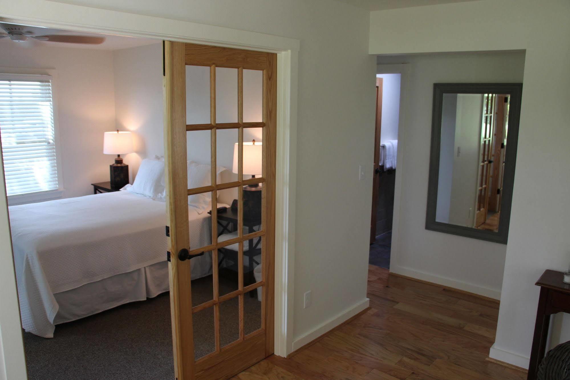Cedar Creek Hotel New Haven Buitenkant foto