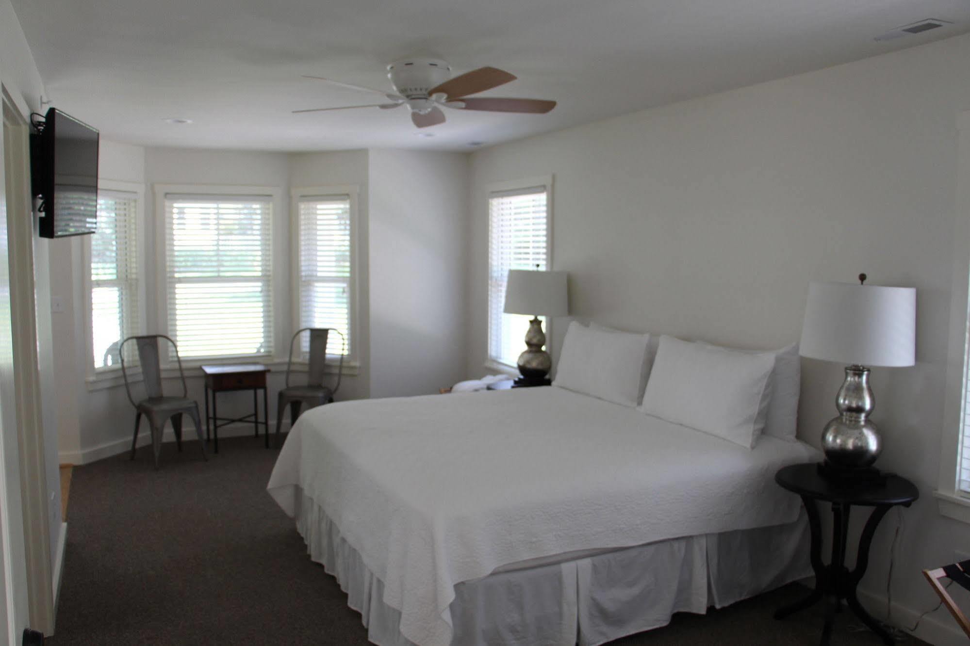 Cedar Creek Hotel New Haven Buitenkant foto